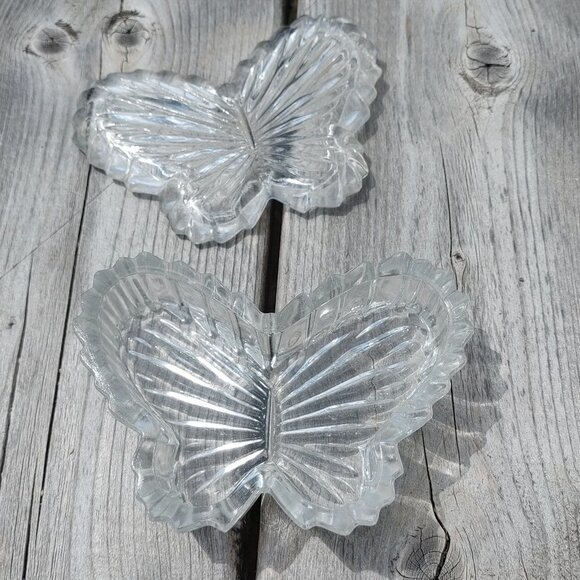 Vintage GLASS BUTTERFLY Trinket Dish Lidded Pretty - Picture 1 of 3